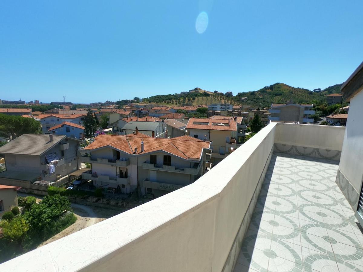 Attico Petfriendly Con Terrazzo, Via Del Borgo Lägenhet Montesilvano Marina Exteriör bild
