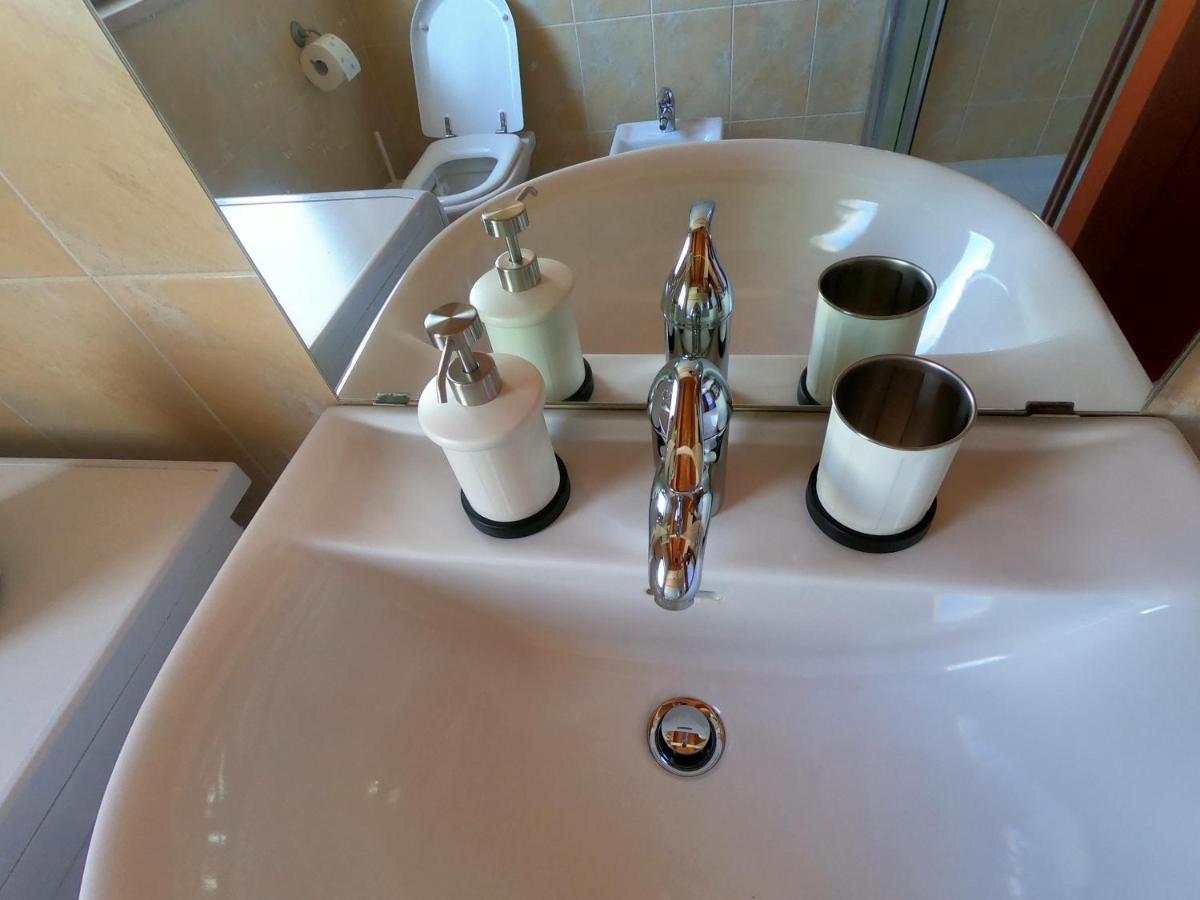 Attico Petfriendly Con Terrazzo, Via Del Borgo Lägenhet Montesilvano Marina Exteriör bild