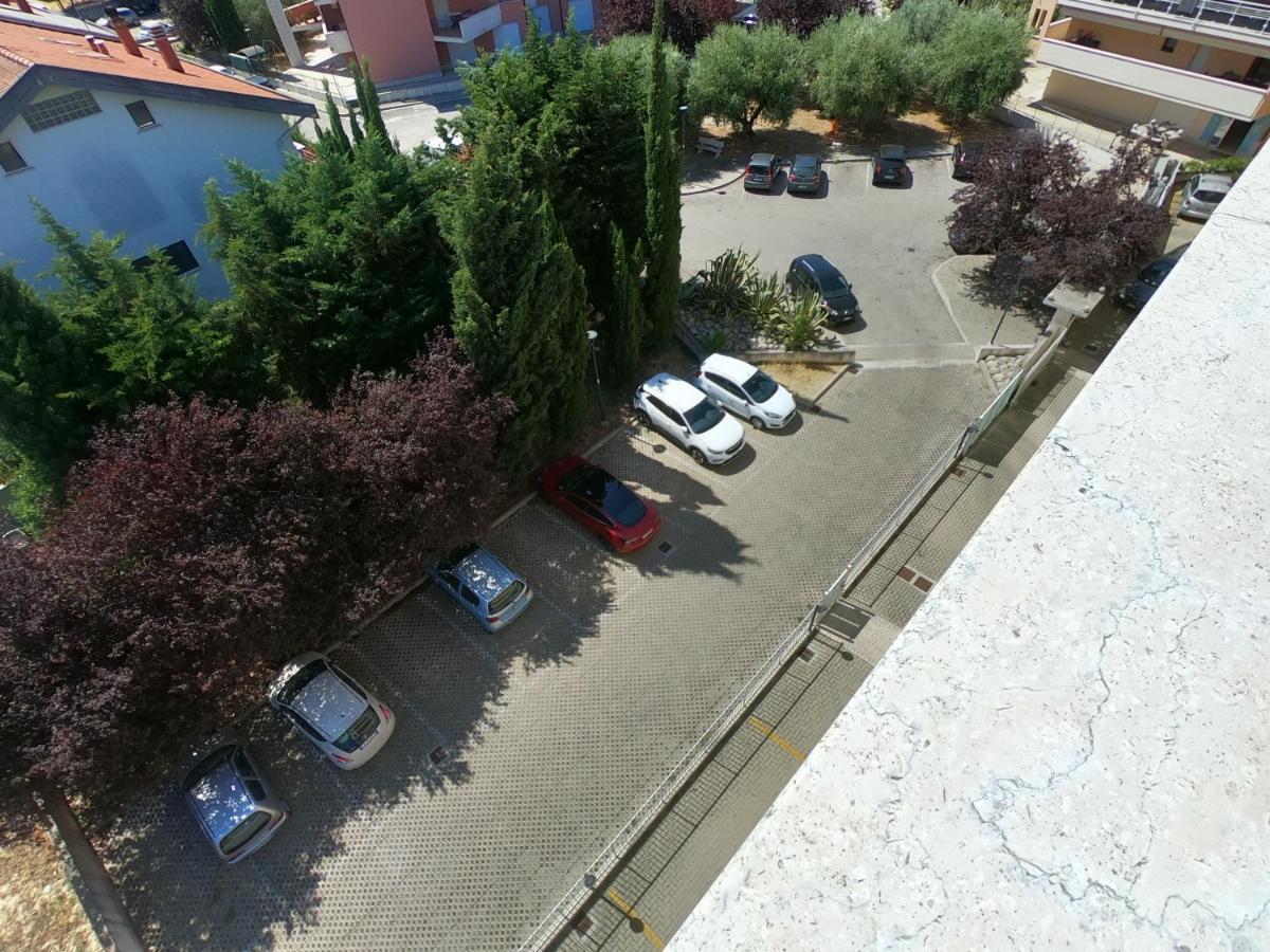 Attico Petfriendly Con Terrazzo, Via Del Borgo Lägenhet Montesilvano Marina Exteriör bild
