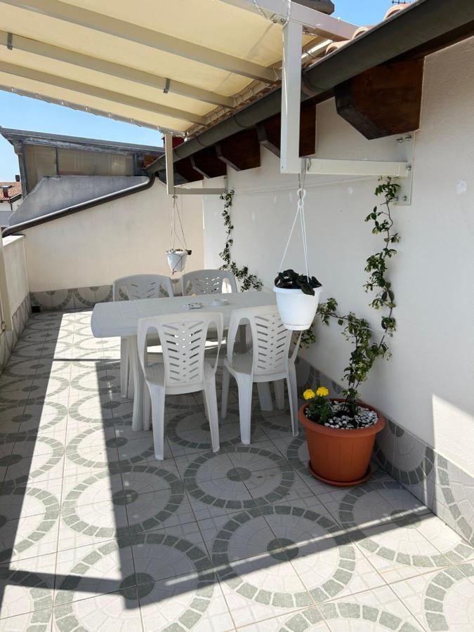 Attico Petfriendly Con Terrazzo, Via Del Borgo Lägenhet Montesilvano Marina Exteriör bild